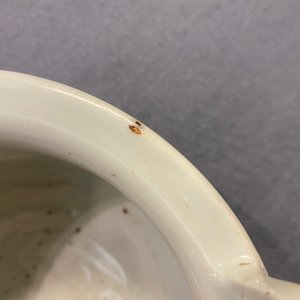Un grand brûle-parfum en porcelaine blanc de Chine sur socle et avec un couvercle en bois à prise en jade, 18/19ème — photo 21