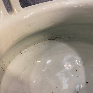 Un grand brûle-parfum en porcelaine blanc de Chine sur socle et avec un couvercle en bois à prise en jade, 18/19ème — photo 26