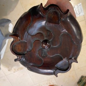 Un grand brûle-parfum en porcelaine blanc de Chine sur socle et avec un couvercle en bois à prise en jade, 18/19ème — photo 29