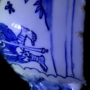 Un grand brûle-parfum en porcelaine de Chine bleu et blanc à décor d'immortels, Wanli — photo 24