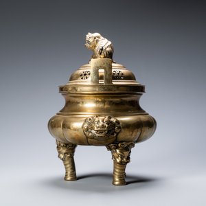 Un grand brûle-parfum tripod couvert sur socle en bronze, Chine, marque de Xuande, 19ème — photo 6