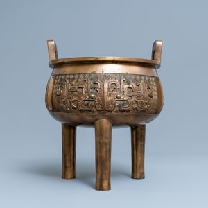 Un grand brûle-parfum tripod en bronze, Chine, 18/19ème — photo 2