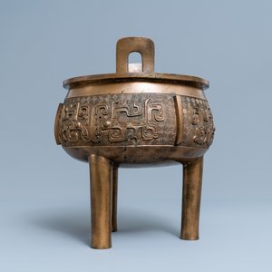 Un grand brûle-parfum tripod en bronze, Chine, 18/19ème — photo 3