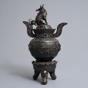 Un grand brûle-parfum tripod en bronze, Chine, 19/20ème — photo 3