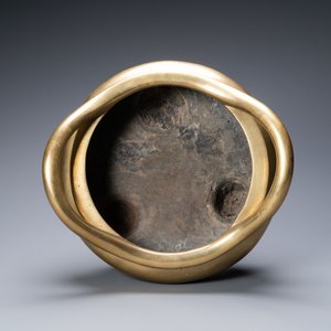 Un grand brûle-parfum tripod en bronze, marque de Xuande avec inscription, Chine, 17/18ème — photo 7