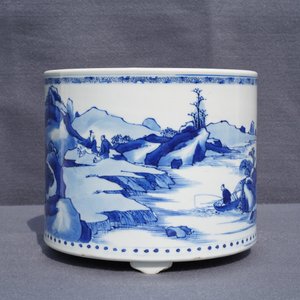 Un grand brûle-parfum tripod en porcelaine de Chine bleu et blanc, Kangxi — photo 14