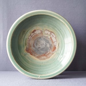 Un grand brûle-parfum tripod en porcelaine de Chine céladon de Longquan, Ming — photo 20