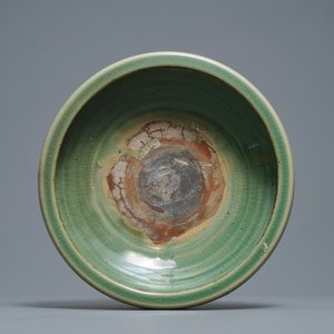Un grand brûle-parfum tripod en porcelaine de Chine céladon de Longquan, Ming — photo 6