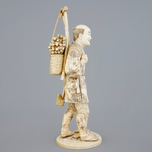 Un grand bûcheron en ivoire sculpté, Japon, Meiji, 19ème — photo 5
