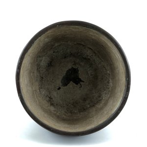 Un grand cache-pot en bronze à décor d'un dragon et phénix en relief, Meiji, 19ème — photo 5