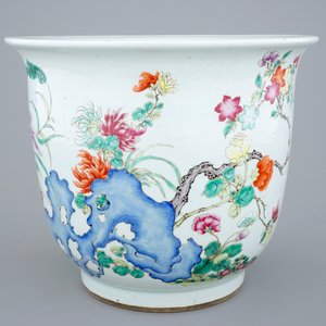 Un grand cache-pot en porcelaine de Chine famille rose, 19ème — photo 2