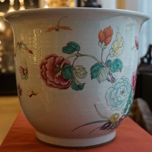 Un grand cache-pot en porcelaine de Chine famille rose, 19ème — photo 6