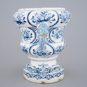 Un grand cachepot bleu et blanc en faïence de Makkum, La Frise, Pays-Bas, 18ème — photo 4