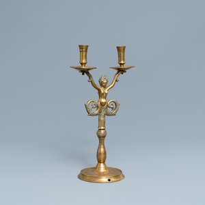 Un grand chandelier en bronze figurant une sirène aux queues de dauphin, Nuremberg, Allemagne, 16ème — photo 7