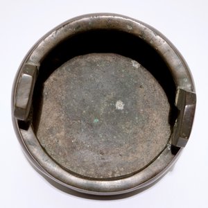 Un grand chaudron tripod de type "Ding", Chine, Ming — photo 6