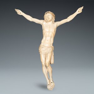 Un grand Christ en ivoire sculpté, probablement France, 19ème — photo 1