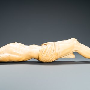 Un grand Christ en ivoire sculpté, probablement France, 19ème — photo 12