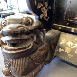 Un grand écran en bois incrusté de nacre avec une broderie en soie, Chine, 19ème — photo 20