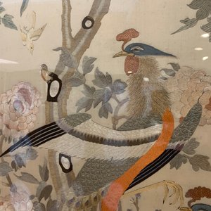 Un grand écran en bois incrusté de nacre avec une broderie en soie, Chine, 19ème — photo 10