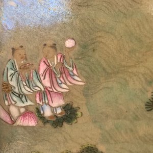 Un grand écran en porcelaine de Chine famille rose sur support en bois de hongmu, Qianlong — photo 15