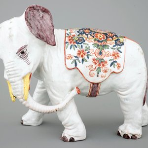 Un grand éléphant en faïence de Delft polychrome, 19ème — photo 3
