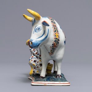 Un grand groupe d'une vache et trayeuse en faïence polychrome de Delft, 18ème — photo 3