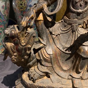 Un grand groupe en bronze figurant Guanyin sur un dragon, Chine, prob. Ming — photo 14