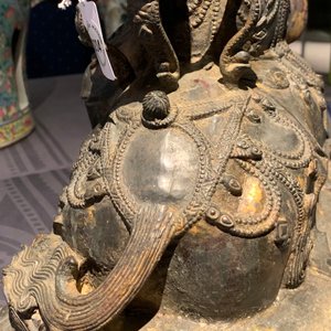 Un grand groupe en bronze figurant Guanyin sur un dragon, Chine, prob. Ming — photo 18