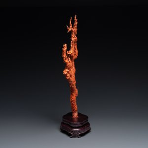 Un grand groupe figurant des oiseaux sur branches fleuries en corail rouge sculpté, Chine, 19/20ème — photo 2