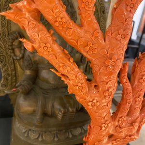 Un grand groupe figurant des oiseaux sur branches fleuries en corail rouge sculpté, Chine, 19/20ème — photo 42