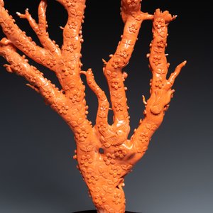 Un grand groupe figurant des oiseaux sur branches fleuries en corail rouge sculpté, Chine, 19/20ème — photo 10