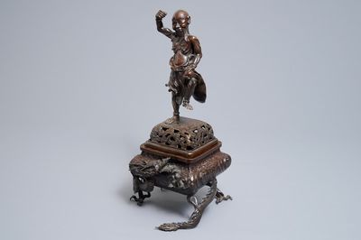 Un grand koro en bronze sur pieds en forme de griffes de dragon, Japon, Edo ou Meiji, 18/19ème