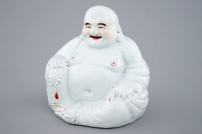 Un grand modèle de Bouddha en porcelaine blanc de Chine, 19/20ème