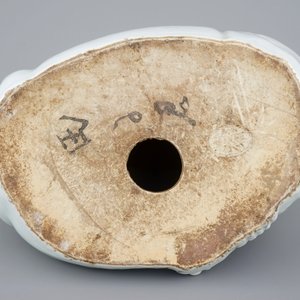 Un grand modèle de Bouddha en porcelaine blanc de Chine, 19/20ème — photo 6