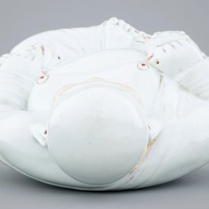Un grand modèle de Bouddha en porcelaine blanc de Chine, 19/20ème — photo 7