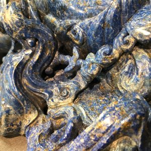 Un grand modèle de Guanyin en lapis lazuli sculpté, Chine, 20ème — photo 13