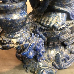 Un grand modèle de Guanyin en lapis lazuli sculpté, Chine, 20ème — photo 31