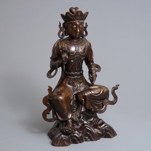 Un grand modèle de Guanyin sur thrône en bronze à décor incrusté, Chine, 19/20ème — photo 7