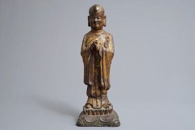 Un grand modèle de Mahakasyapa en bronze doré, Chine, Ming