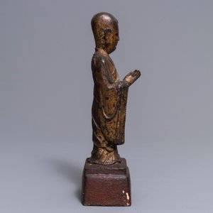 Un grand modèle de Mahakasyapa en bronze doré et laqué, Chine, Ming — photo 2