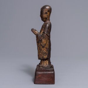 Un grand modèle de Mahakasyapa en bronze doré et laqué, Chine, Ming — photo 4