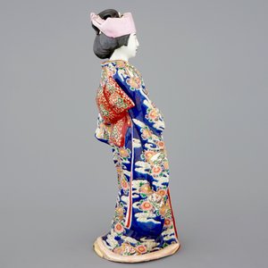Un grand modèle d'un bijin en porcelaine Kutani de Japon, Meiji, 19ème — photo 4