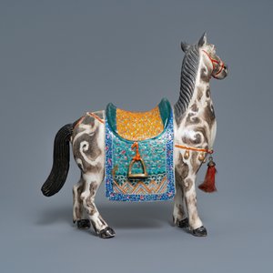 Un grand modèle d'un cheval en porcelaine de Chine famille rose, 19ème — photo 5