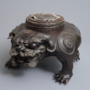 Un grand modèle d'un chien de foo en bronze, Japon, Edo, 17/18ème — photo 1
