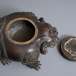 Un grand modèle d'un chien de foo en bronze, Japon, Edo, 17/18ème — photo 6