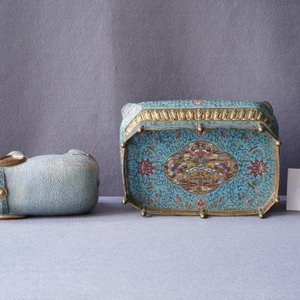 Un grand modèle d'un éléphant en bronze doré et émaux cloisonnés, marque de Qianlong, 19/20ème — photo 12