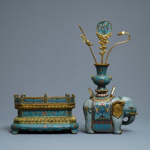 Un grand modèle d'un éléphant en bronze doré et émaux cloisonnés, marque de Qianlong, 19/20ème — photo 3