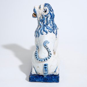 Un grand modèle d'un lion au blason en faïence de Delft, 19ème — photo 3