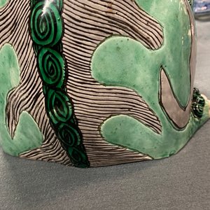 Un grand modèle d'un luduan en biscuit émaillé vert, Chine, prob. Kangxi — photo 18