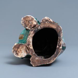 Un grand modèle d'un luduan en biscuit émaillé vert, Chine, prob. Kangxi — photo 7